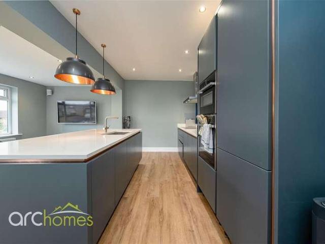 2 bed house for sale