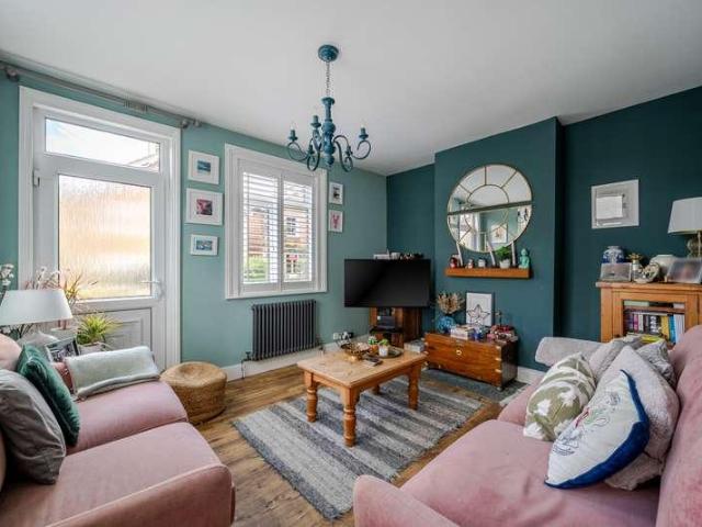 2 bed house for sale