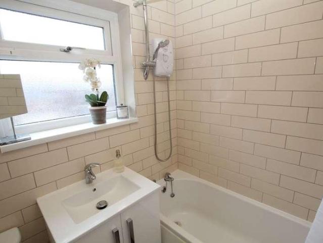 2 bed house for sale