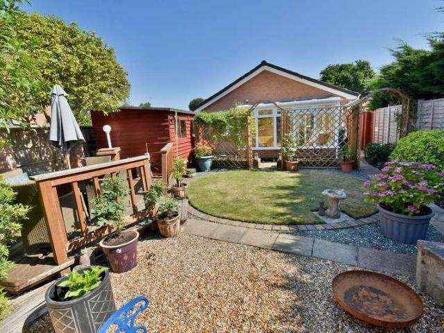 2 bed house for sale