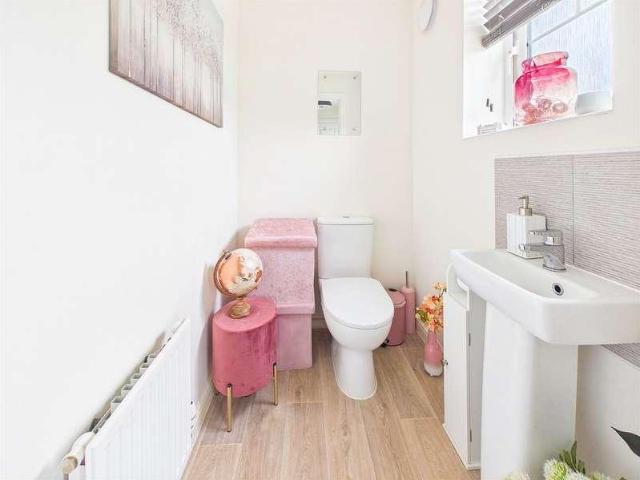2 bed house for sale