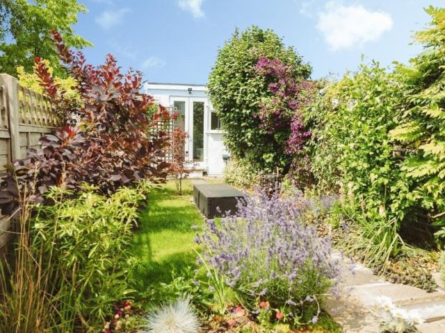 2 bed house for sale
