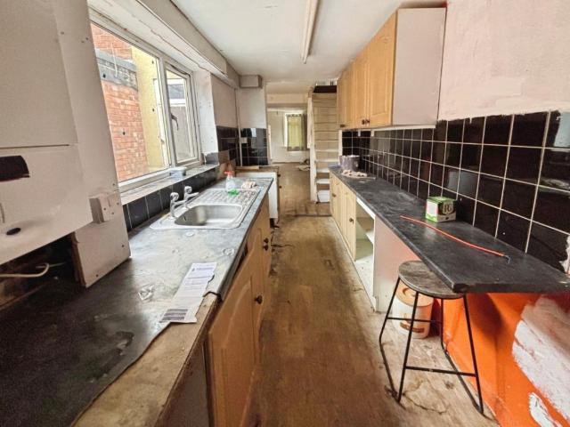 2 bed house for sale