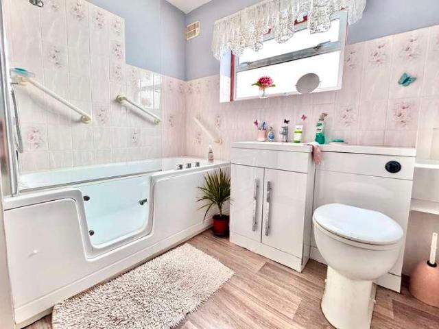 2 bed house for sale