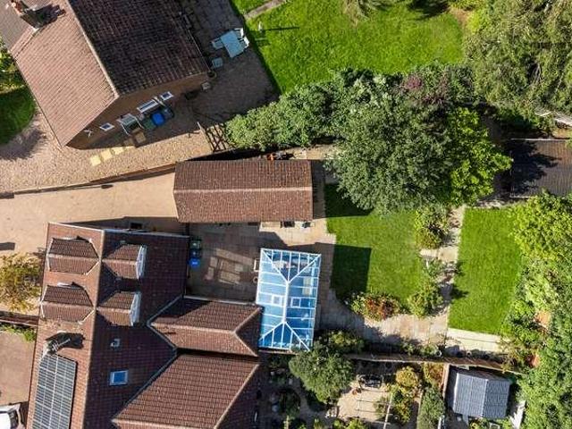 2 bed house for sale