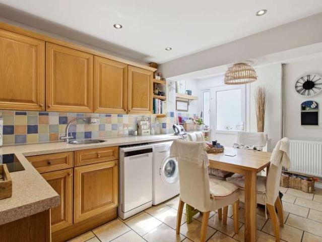 2 bed house for sale