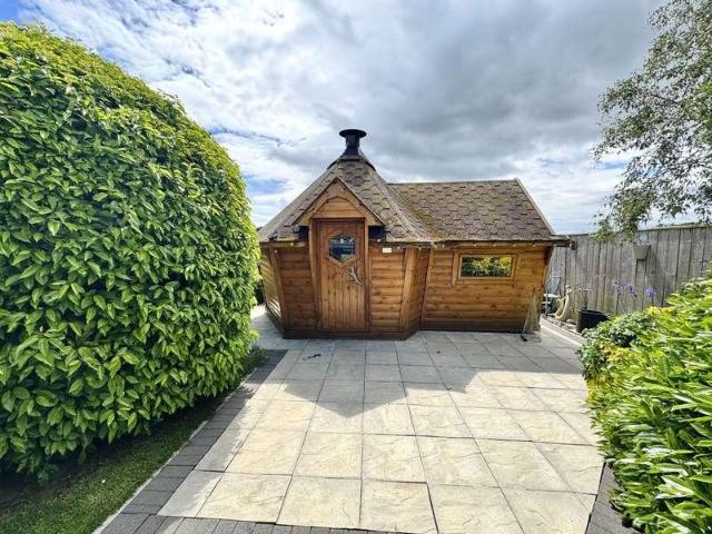 2 bed house for sale