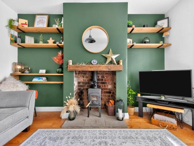 2 bed house for sale