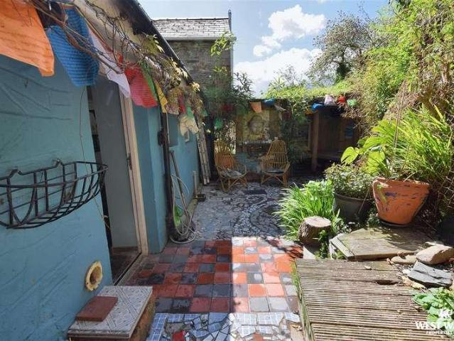 2 bed house for sale