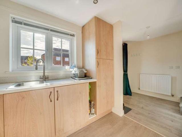 2 bed house for sale