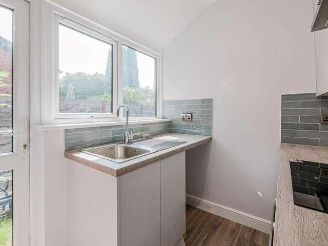 2 bed house for sale