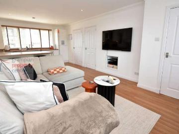 2 bed house for sale