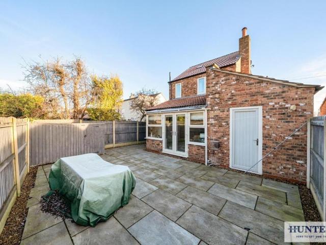 2 bed house for sale