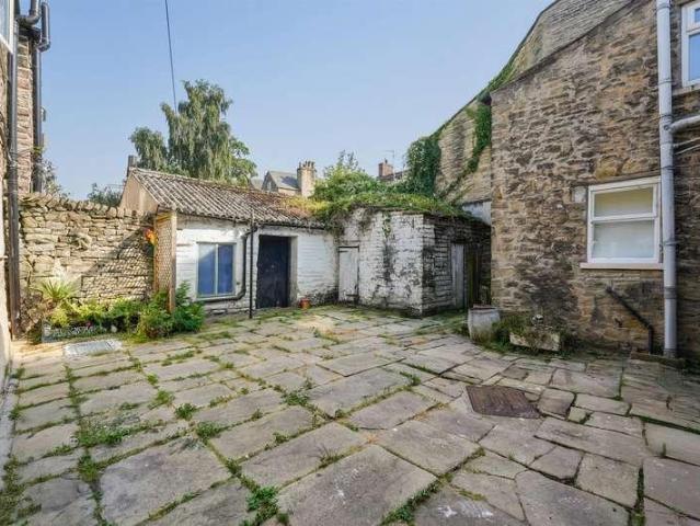 2 bed house for sale