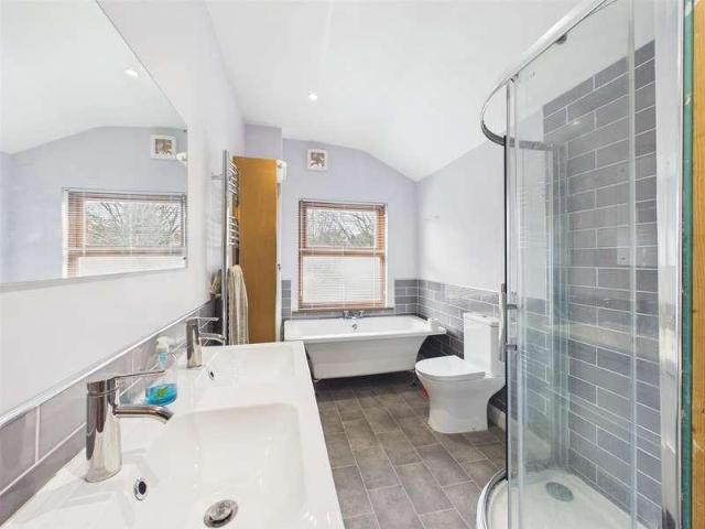 2 bed house for sale