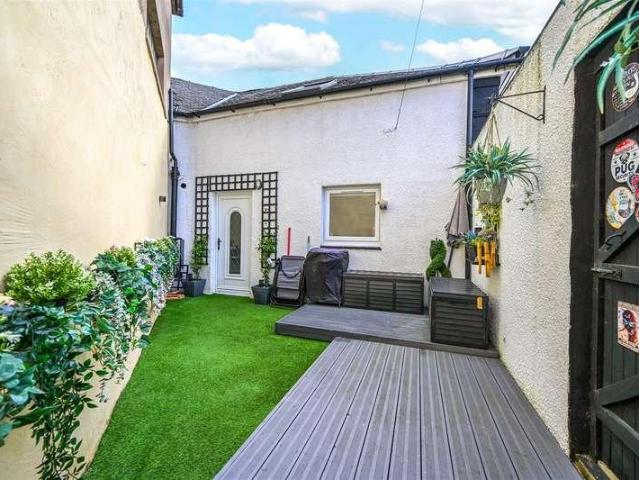 2 bed house for sale