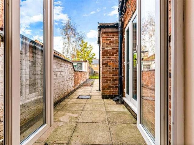 2 bed house for sale