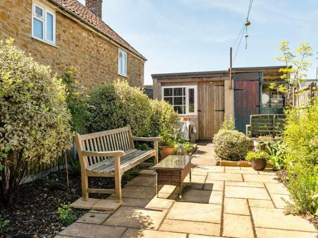 2 bed house for sale