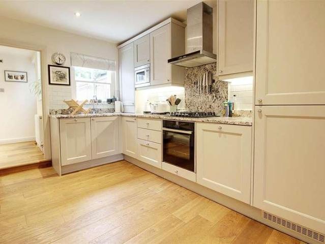 2 bed house for sale