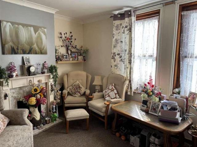 2 bed house for sale