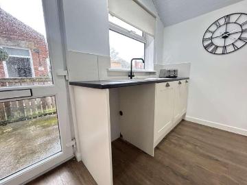 2 bed house for sale