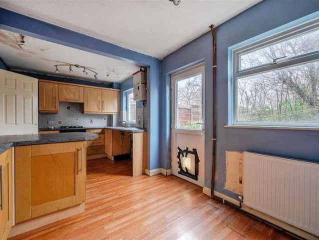 2 bed house for sale