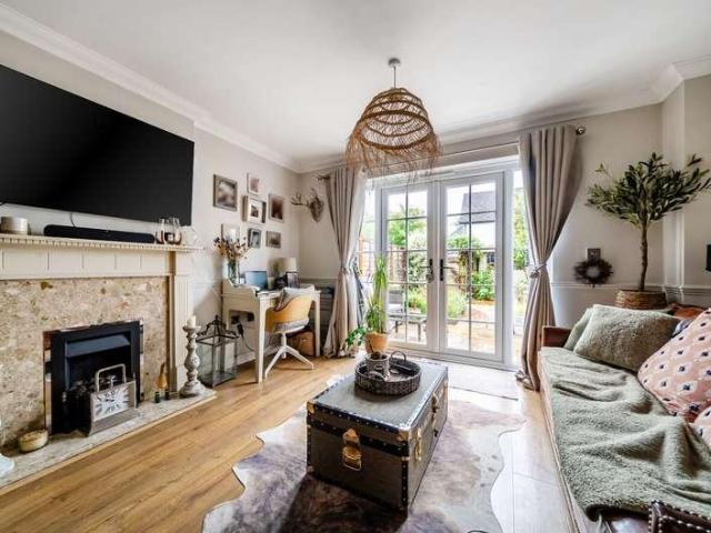 2 bed house for sale