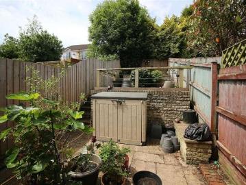 2 bed house for sale