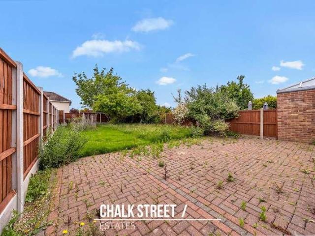 2 bed house for sale