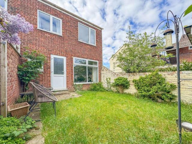 2 bed house for sale