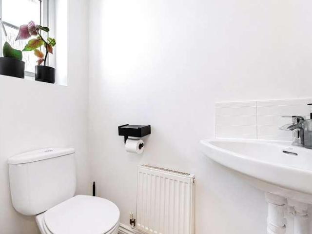 2 bed house for sale