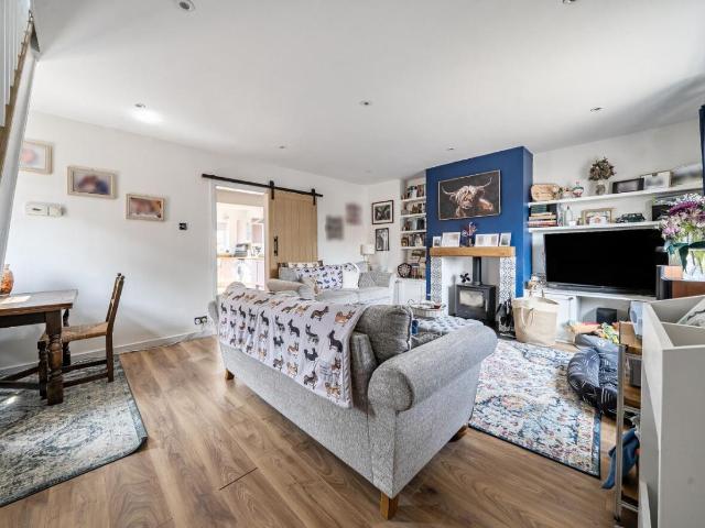 2 bed house for sale