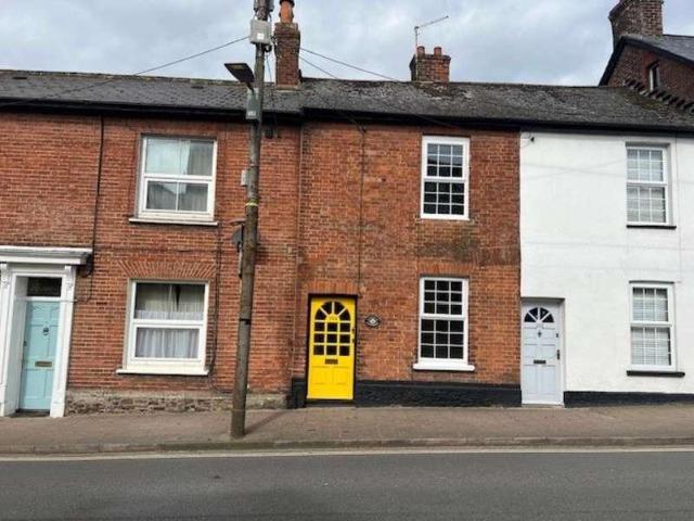 2 bed house for sale