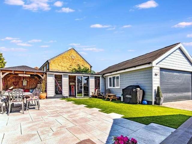 2 bed house for sale