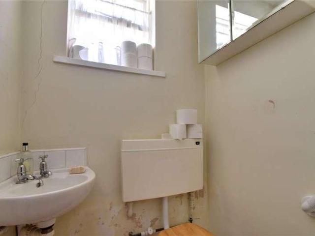 2 bed house for sale