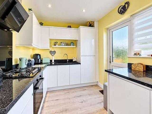 2 bed house for sale