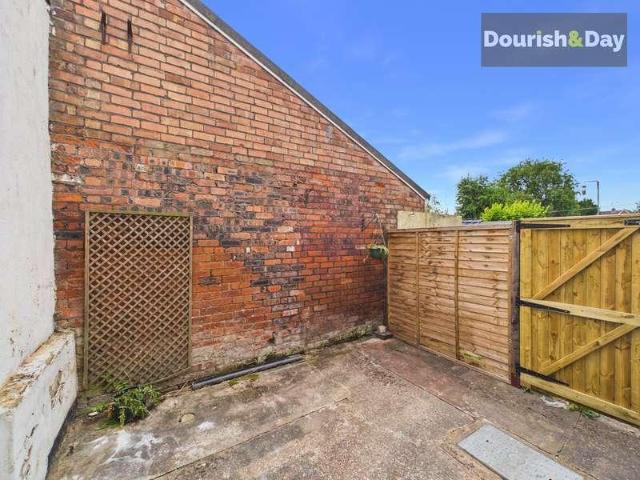 2 bed house for sale