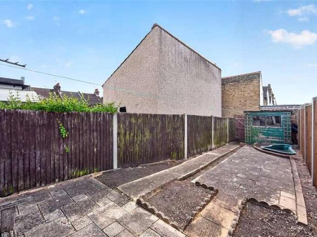 2 bed house for sale