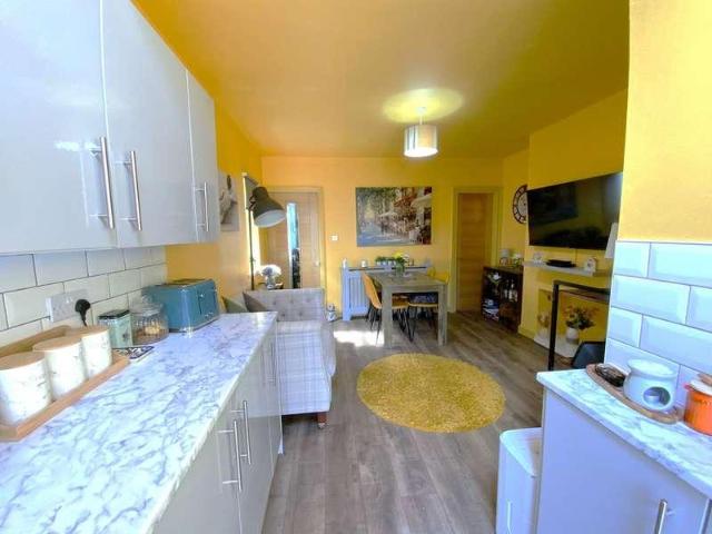 2 bed house for sale