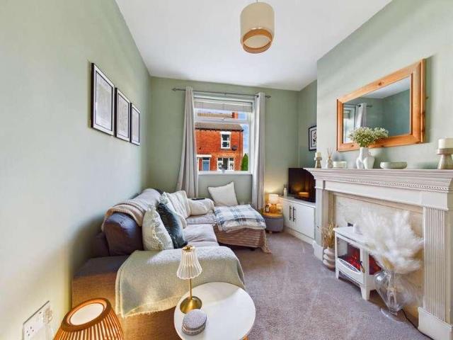 2 bed house for sale