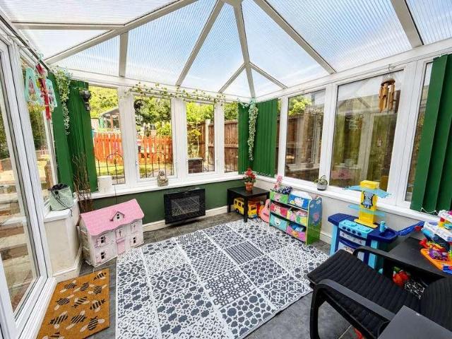 2 bed house for sale