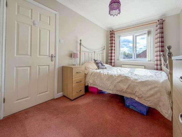 2 bed house for sale