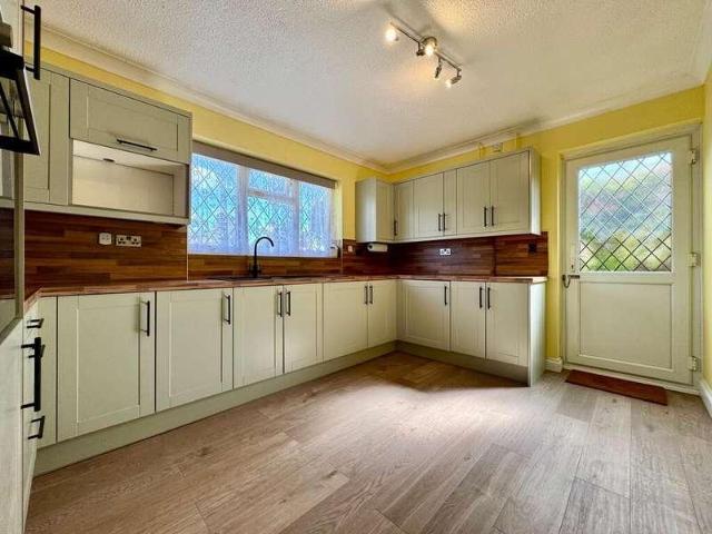 2 bed house for sale