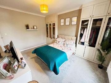 2 bed house for sale
