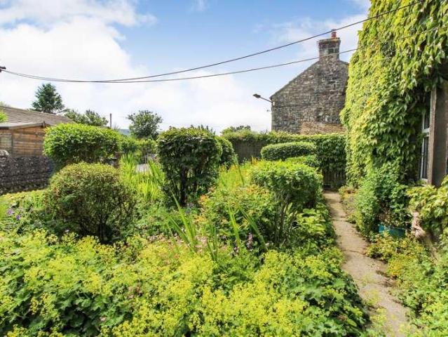 2 bed house for sale