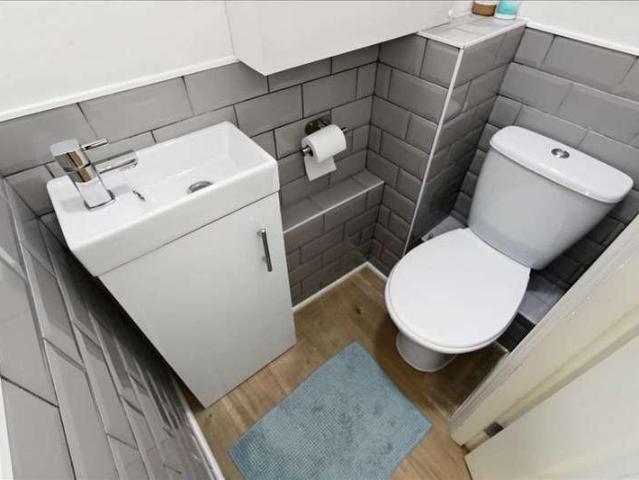 2 bed house for sale