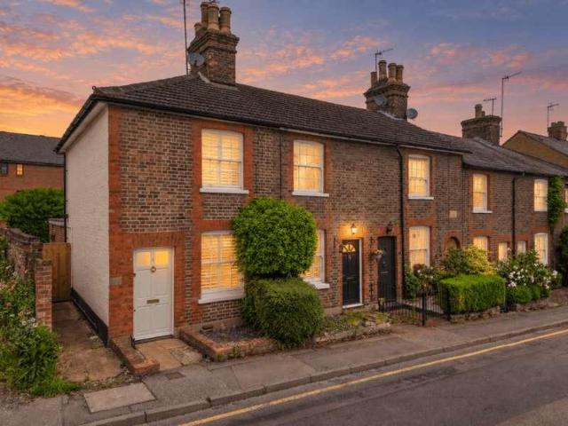 2 bed house for sale
