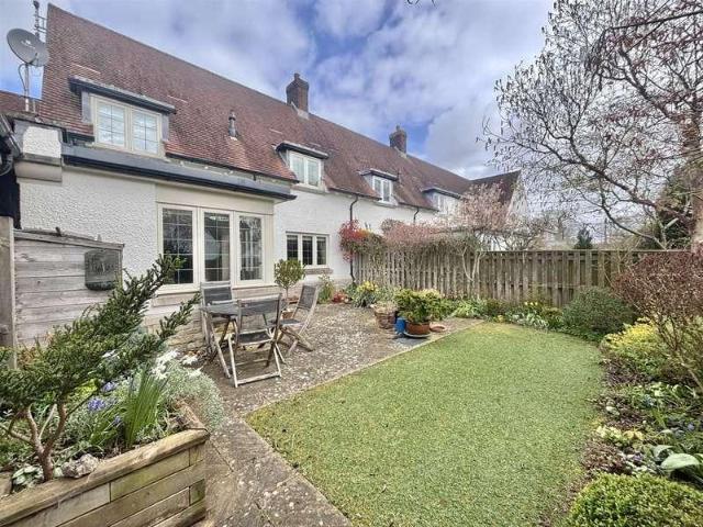 2 bed house for sale
