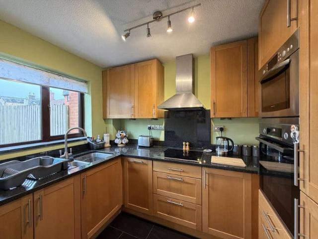 2 bed house for sale