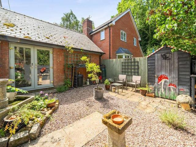 2 bed house for sale